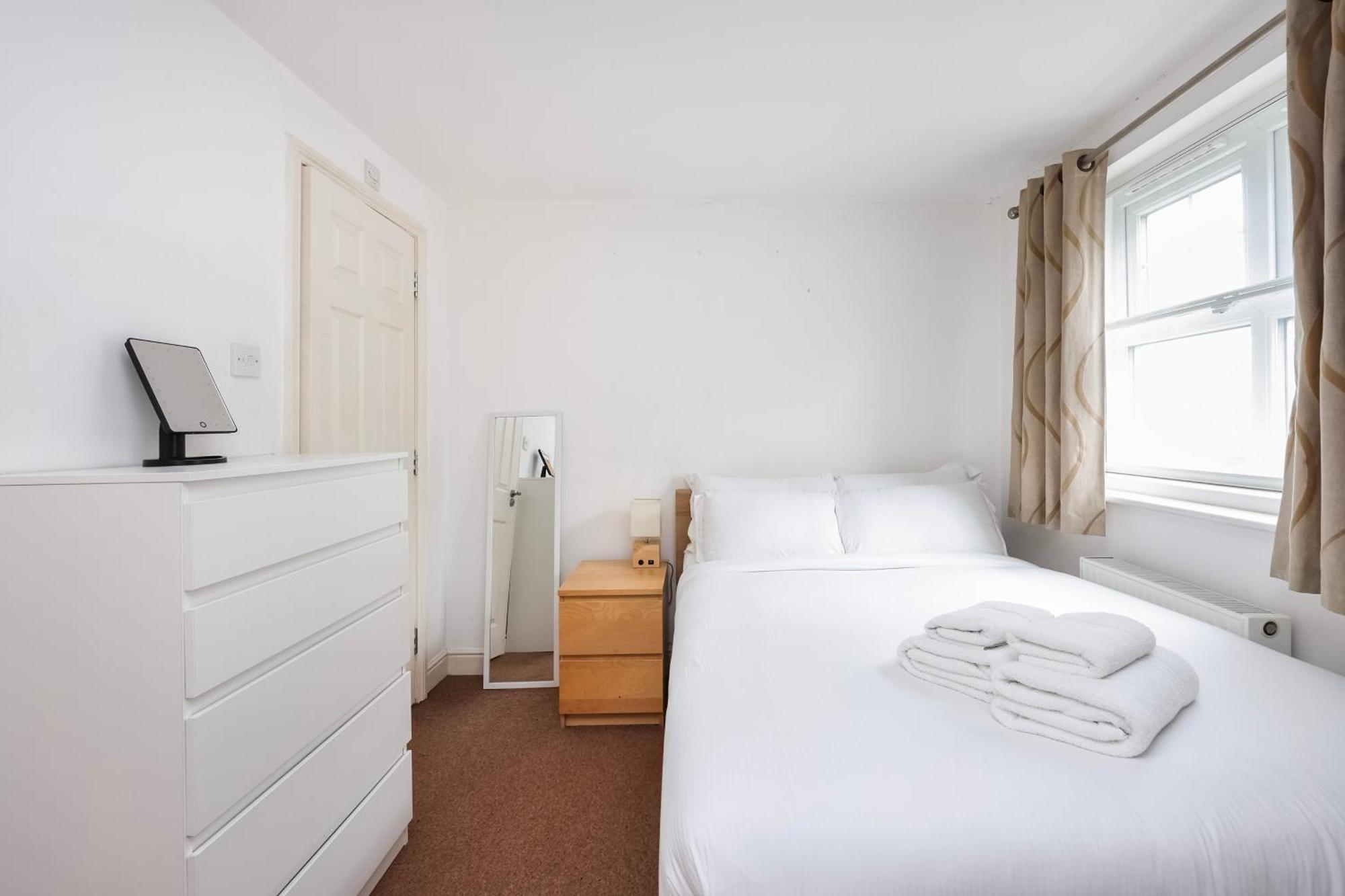 Vibrant Clapham Double Bedroom Londra Exterior foto